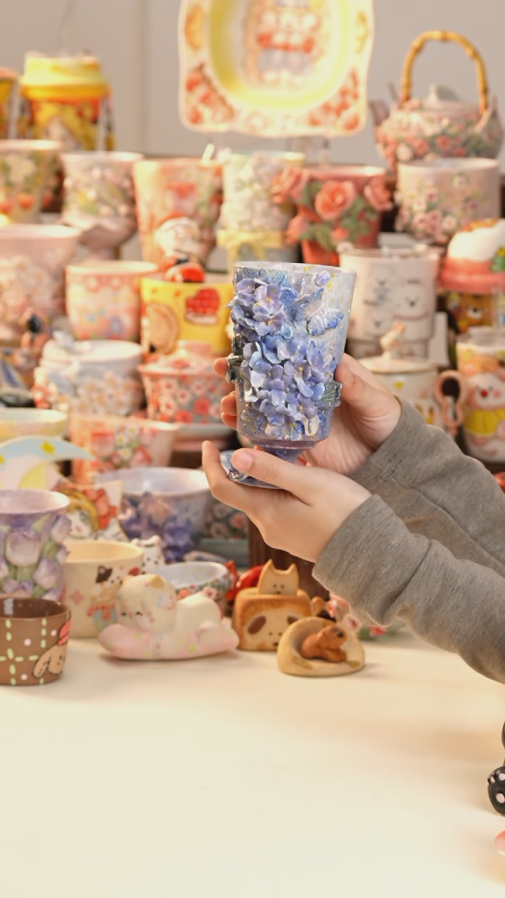 摆件陶景德镇釉下彩手绘设计师款陶瓷