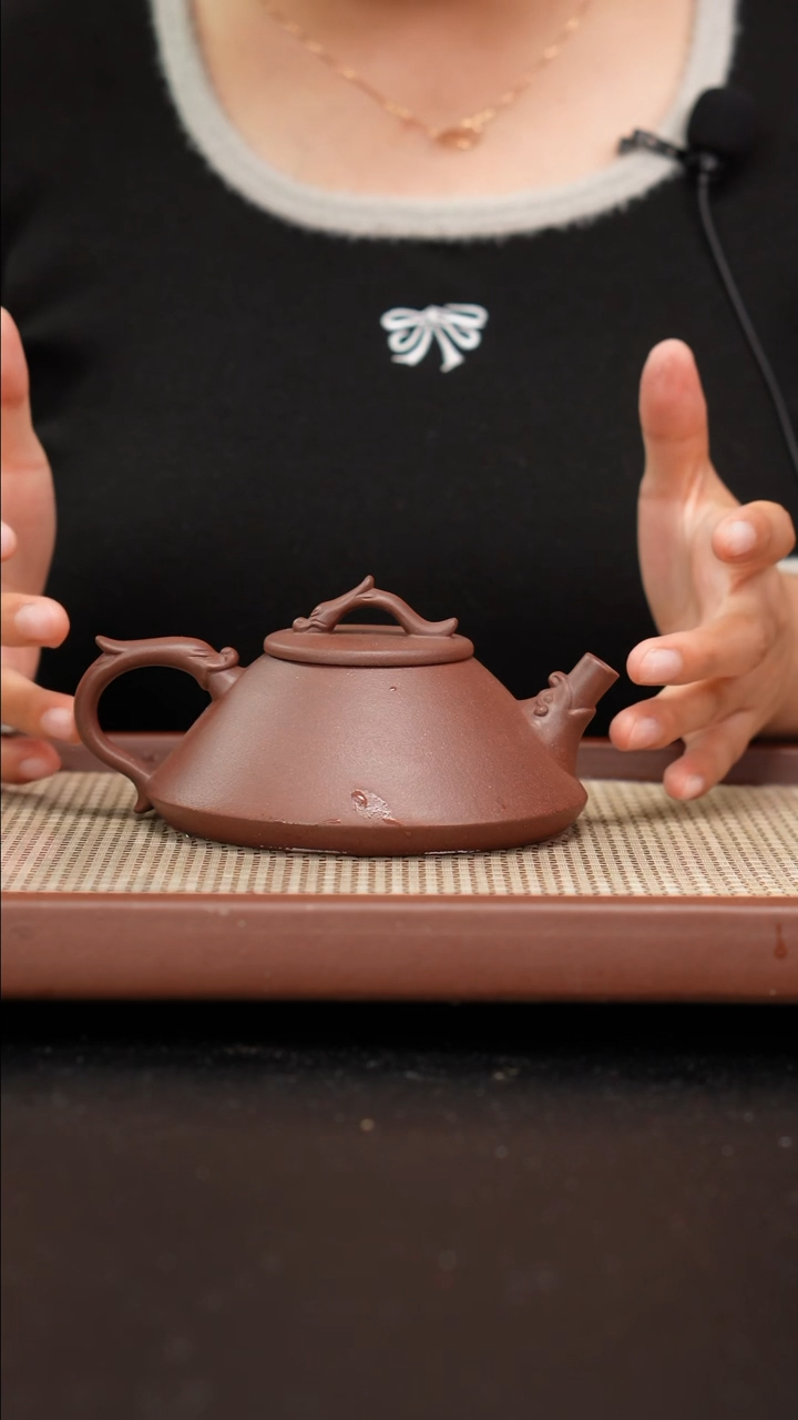 【闪购商品】紫砂茶壶底曹清龙纹石瓢