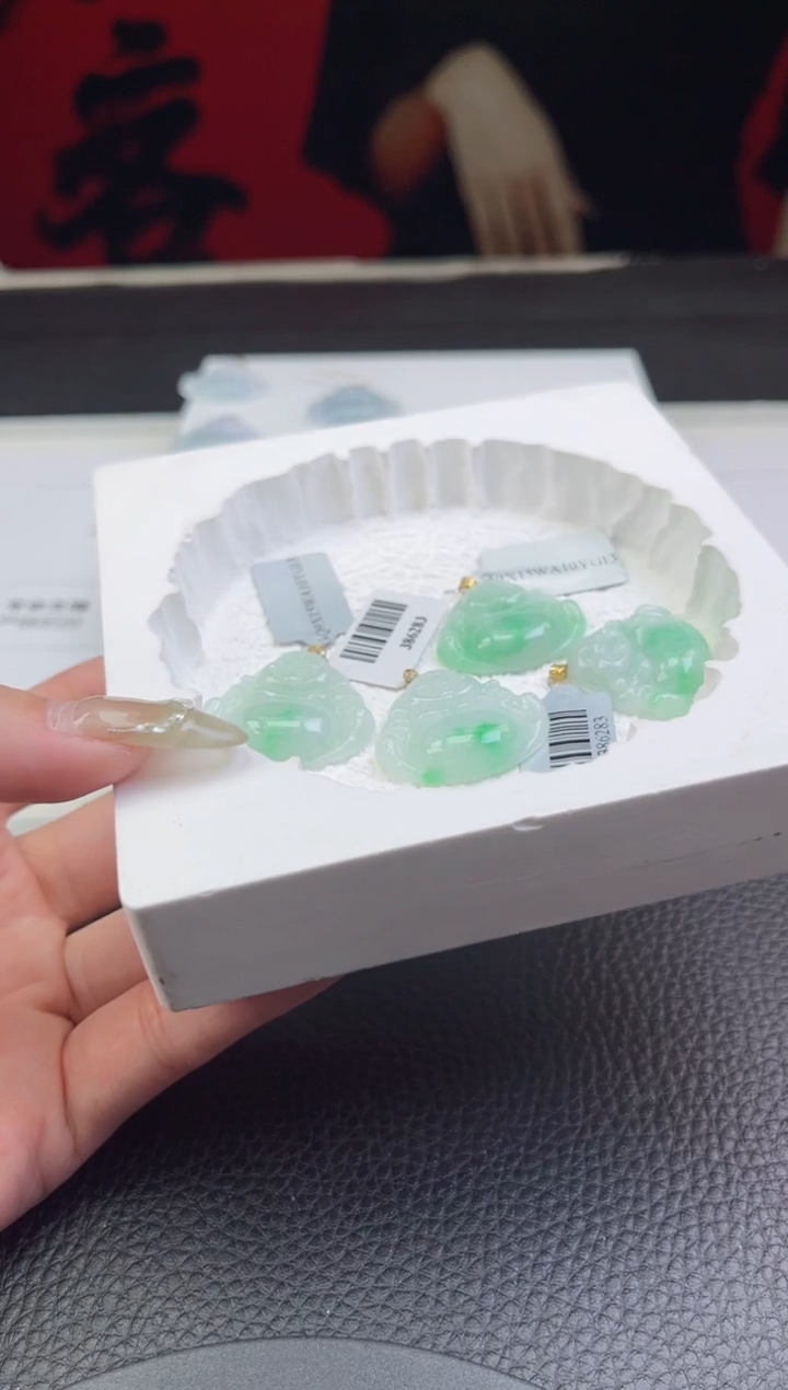 【闪购商品】翡翠挂件18K金镶嵌边城刀客/386283/多样性发一