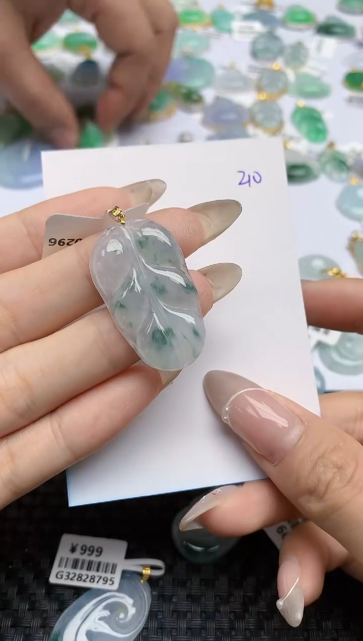 【闪购商品】翡翠颈饰18K金镶嵌天然翡翠A货