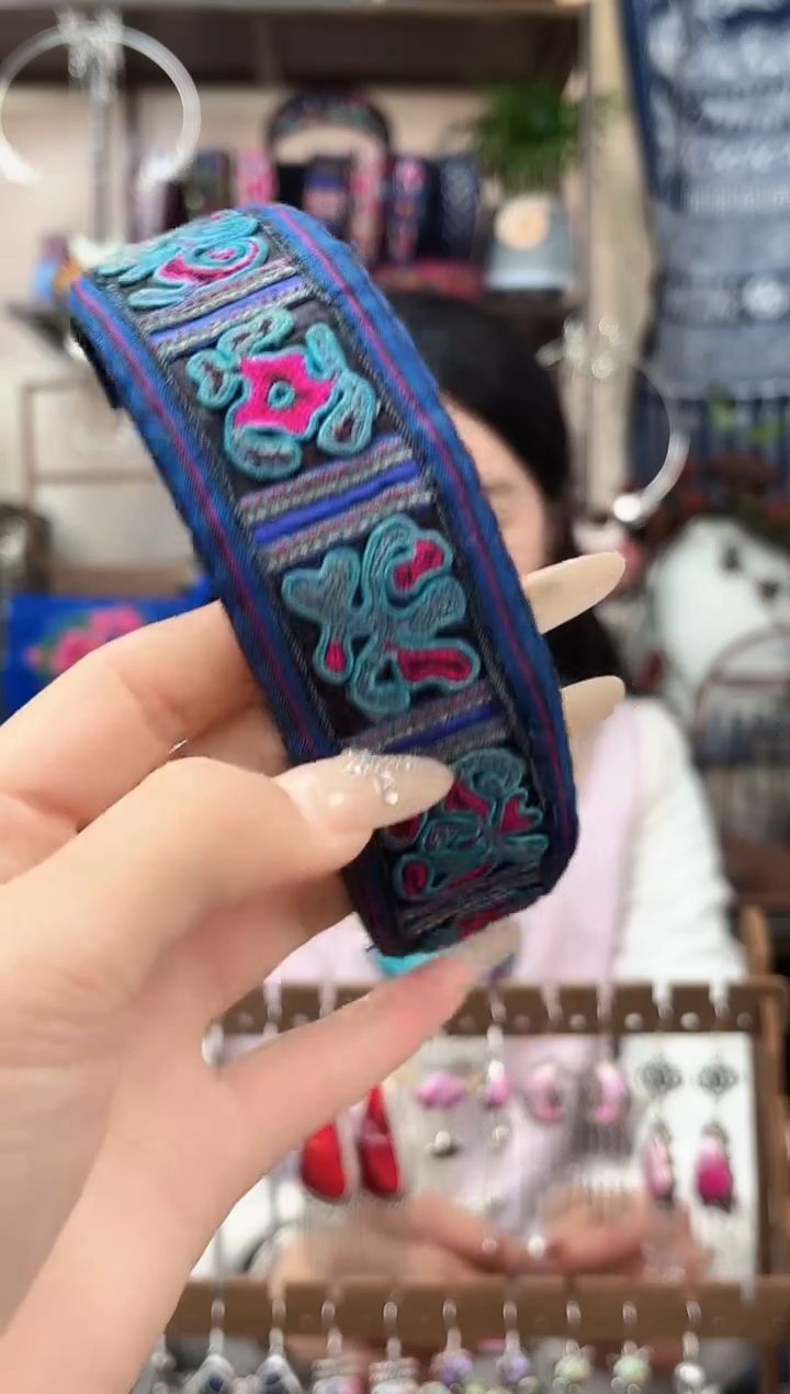 织绣民族风非遗老绣苗银饰品873