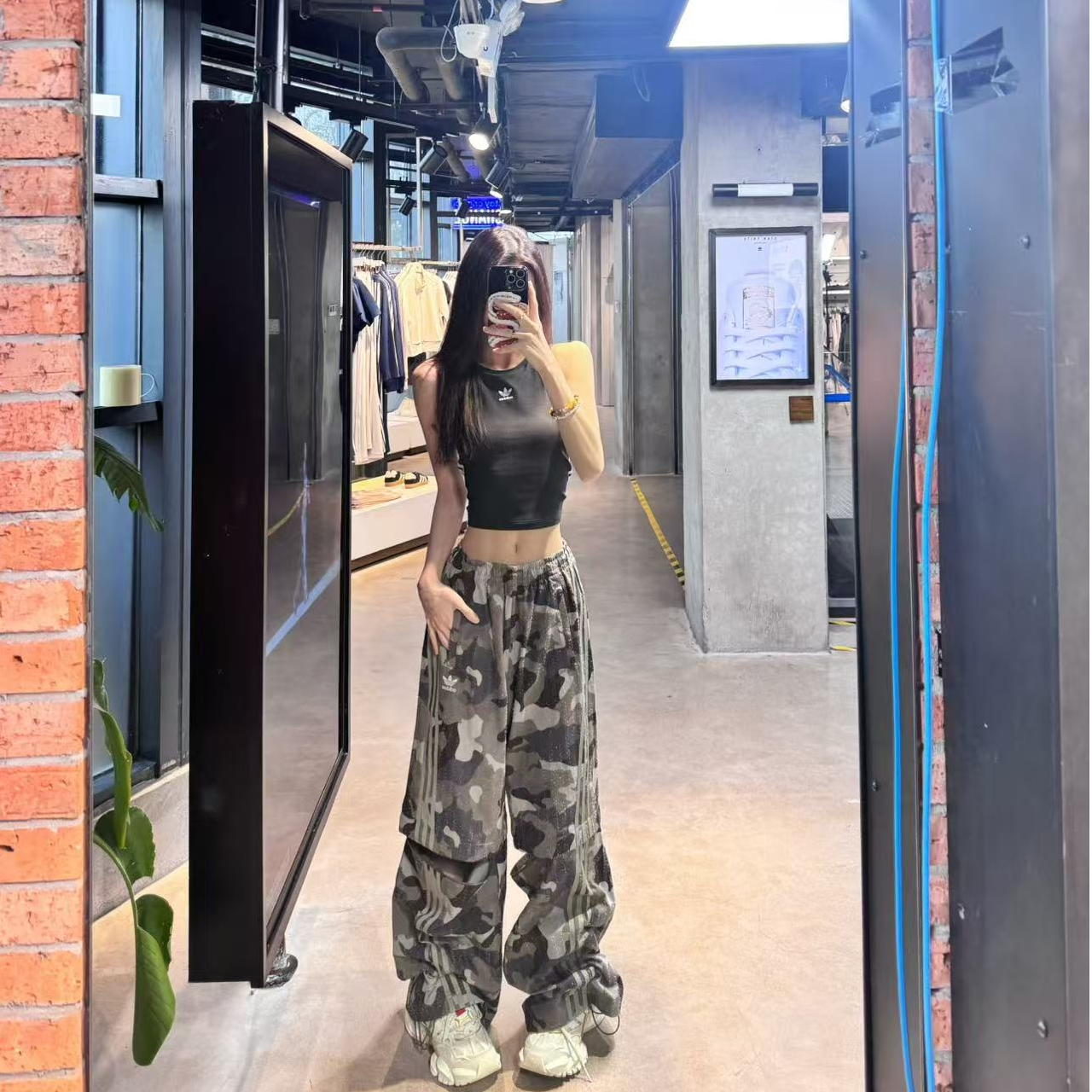 Adidas三叶草潮流迷彩印花可拆卸两穿运动迷彩二合一扭扭裤KB6411