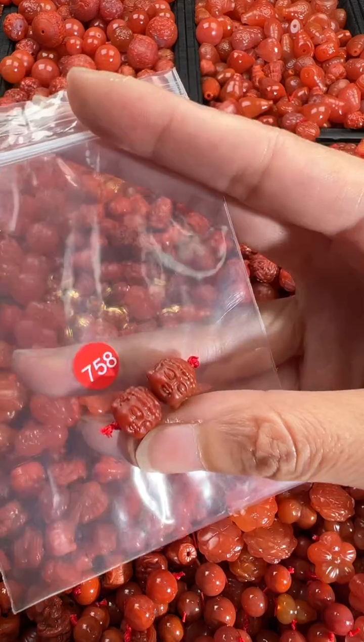 【闪购商品】南红玛瑙颈饰未镶嵌1