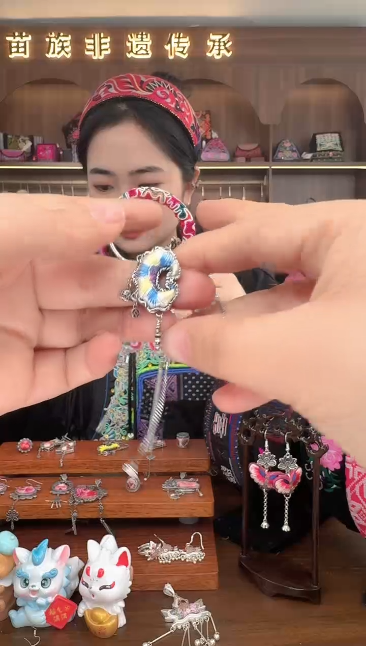 【闪购商品】织绣扶光苗绣传承82