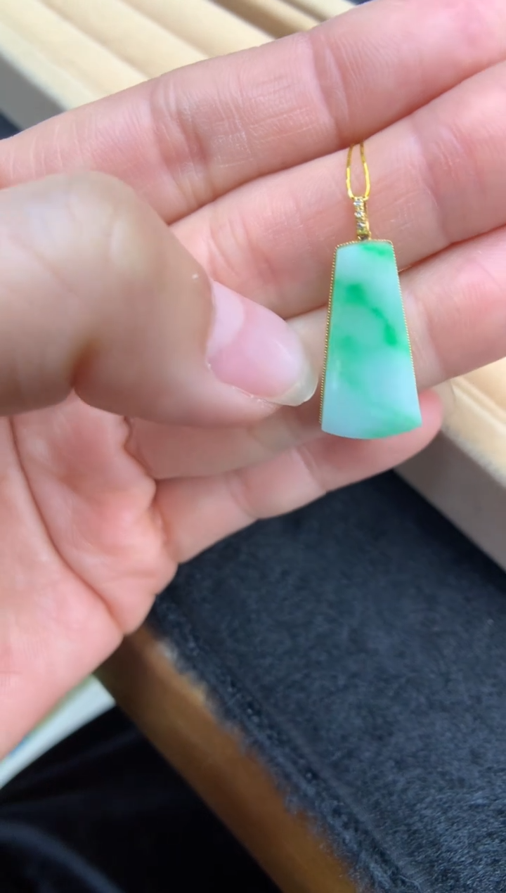 【闪购商品】翡翠颈饰18K金镶嵌无事牌