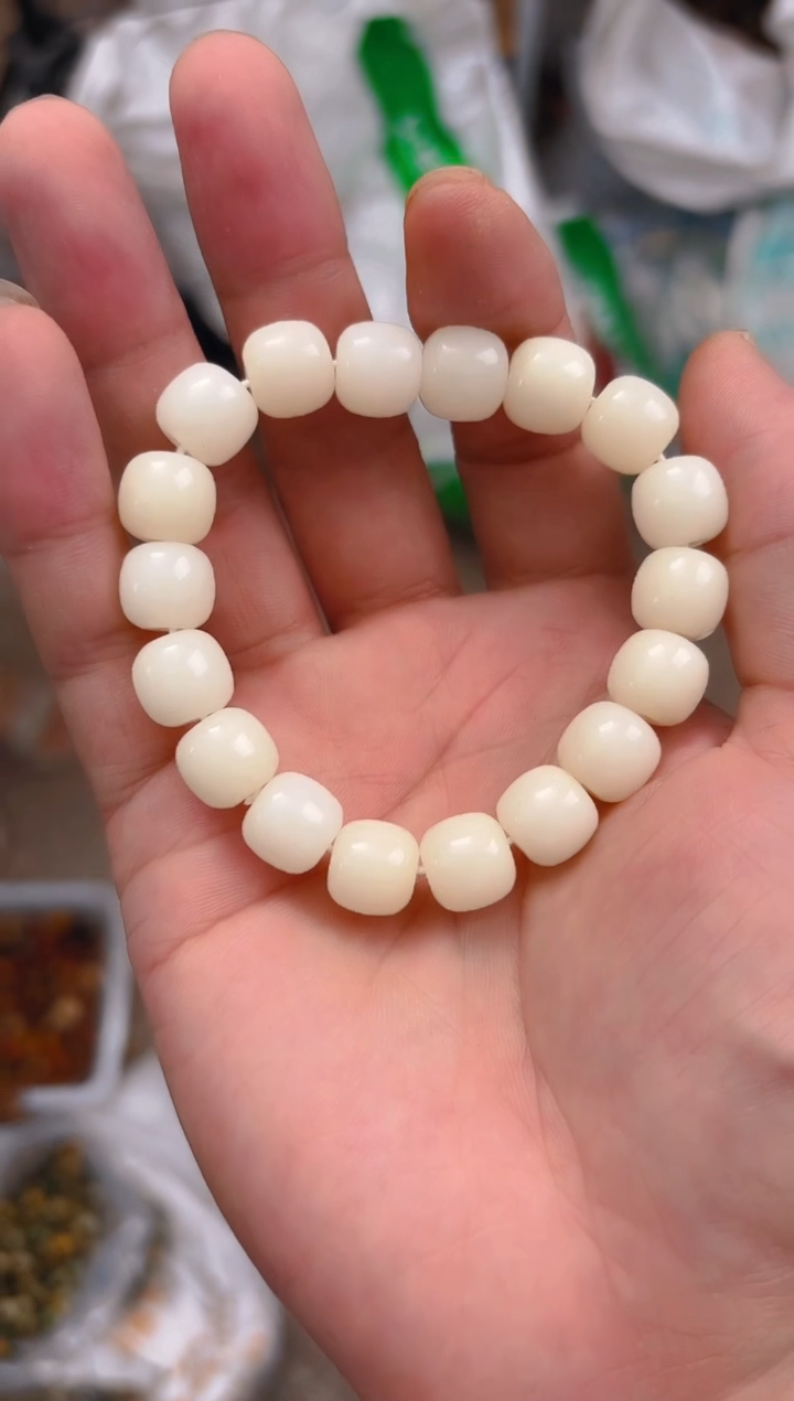 菩提根/象牙果吊坠白色桶珠手串