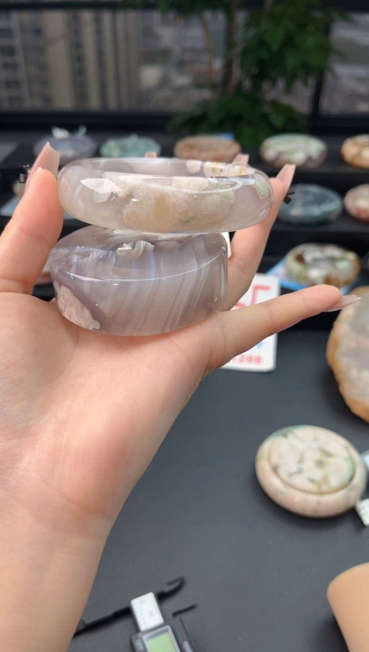 【闪购商品】石英质玉手镯未镶嵌赠送镯心（圈口64