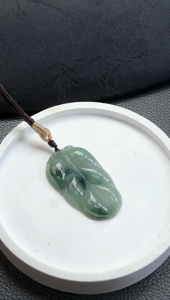 【闪购商品】翡翠颈饰未镶嵌飘花叶子