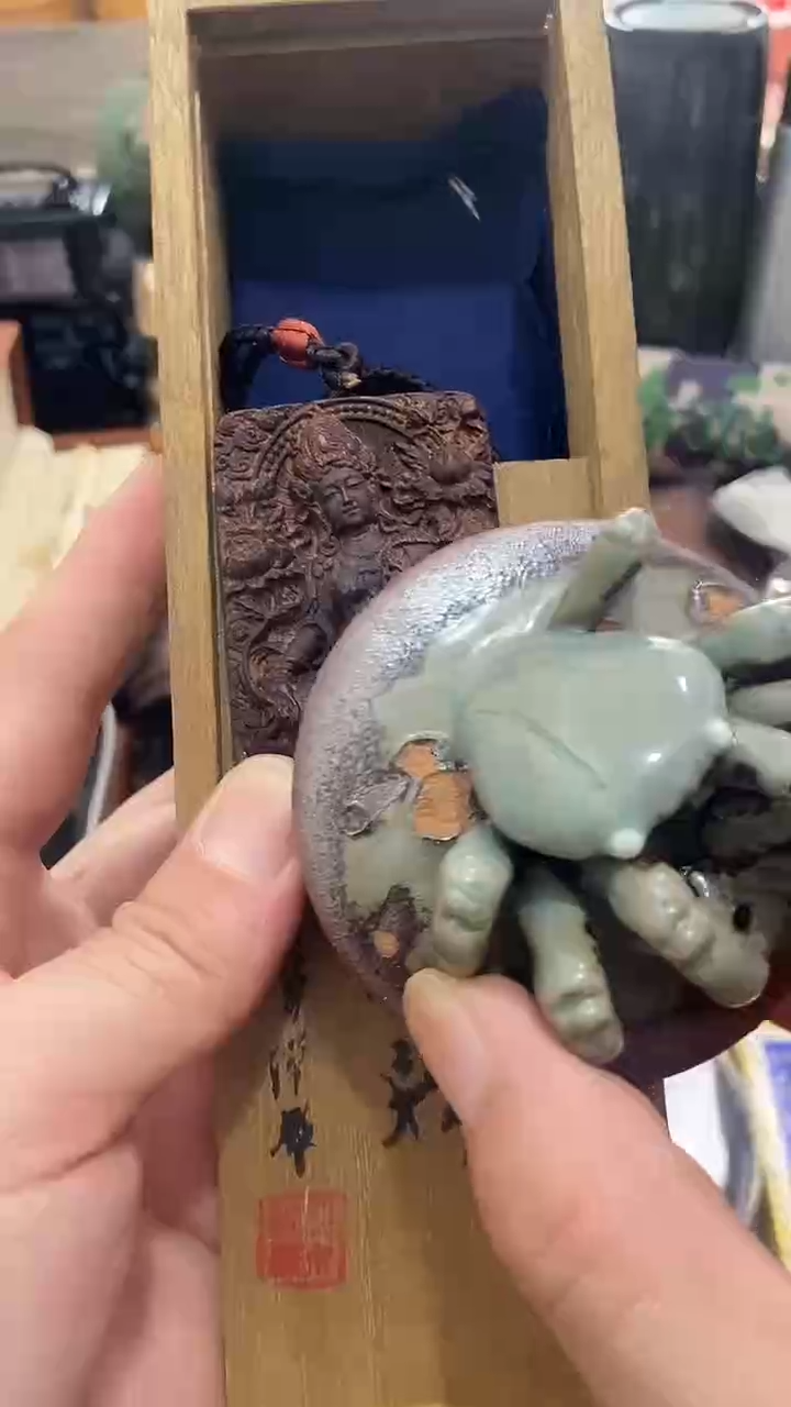 瓷片闪购商品 如图所示