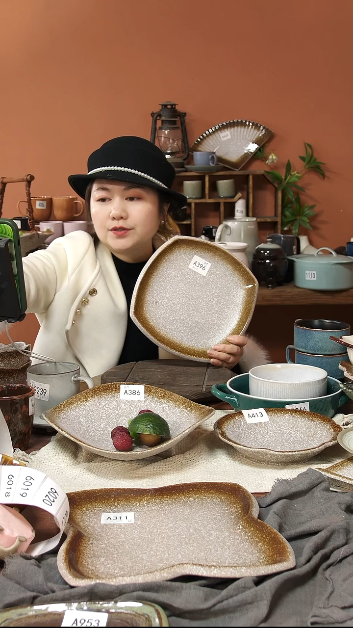 陶瓷A396 一只陶瓷粗陶加厚方盘可能微瑕