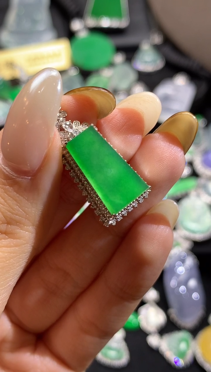 颈饰18K金镶嵌翡翠翡翠无事牌