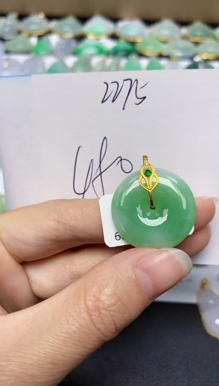 翡翠18K金镶嵌颈饰天然翡翠A货