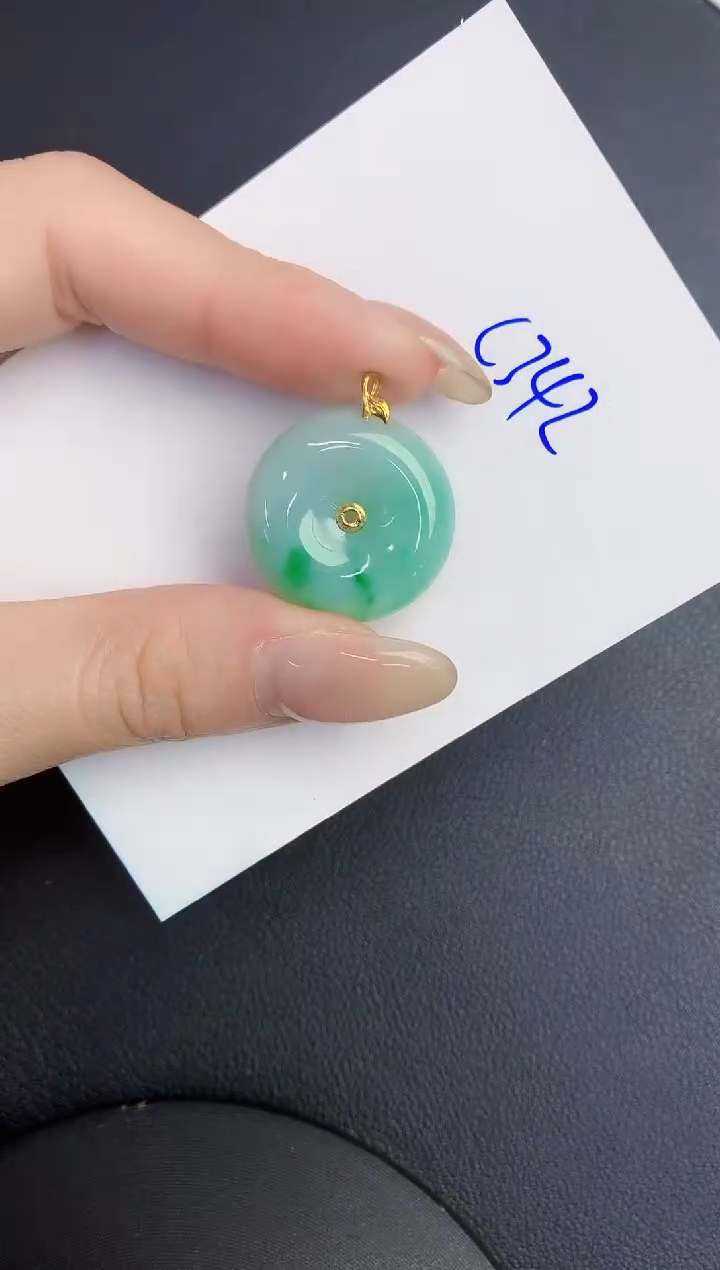 翡翠18K金镶嵌颈饰缅甸天然翡翠A货