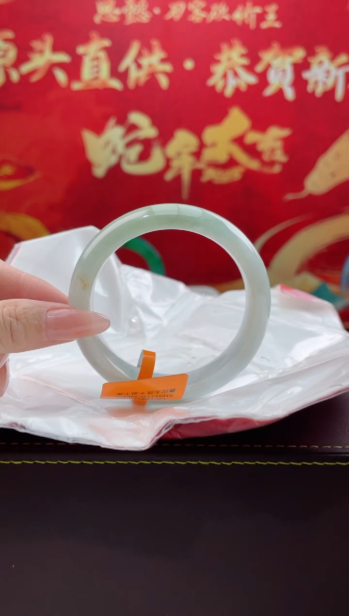 【闪购商品】翡翠手镯未镶嵌8翡翠手镯（微瑕）