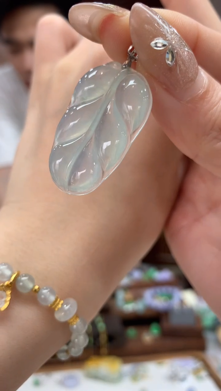 【闪购商品】翡翠吊坠(不含链)18K金镶嵌叶子