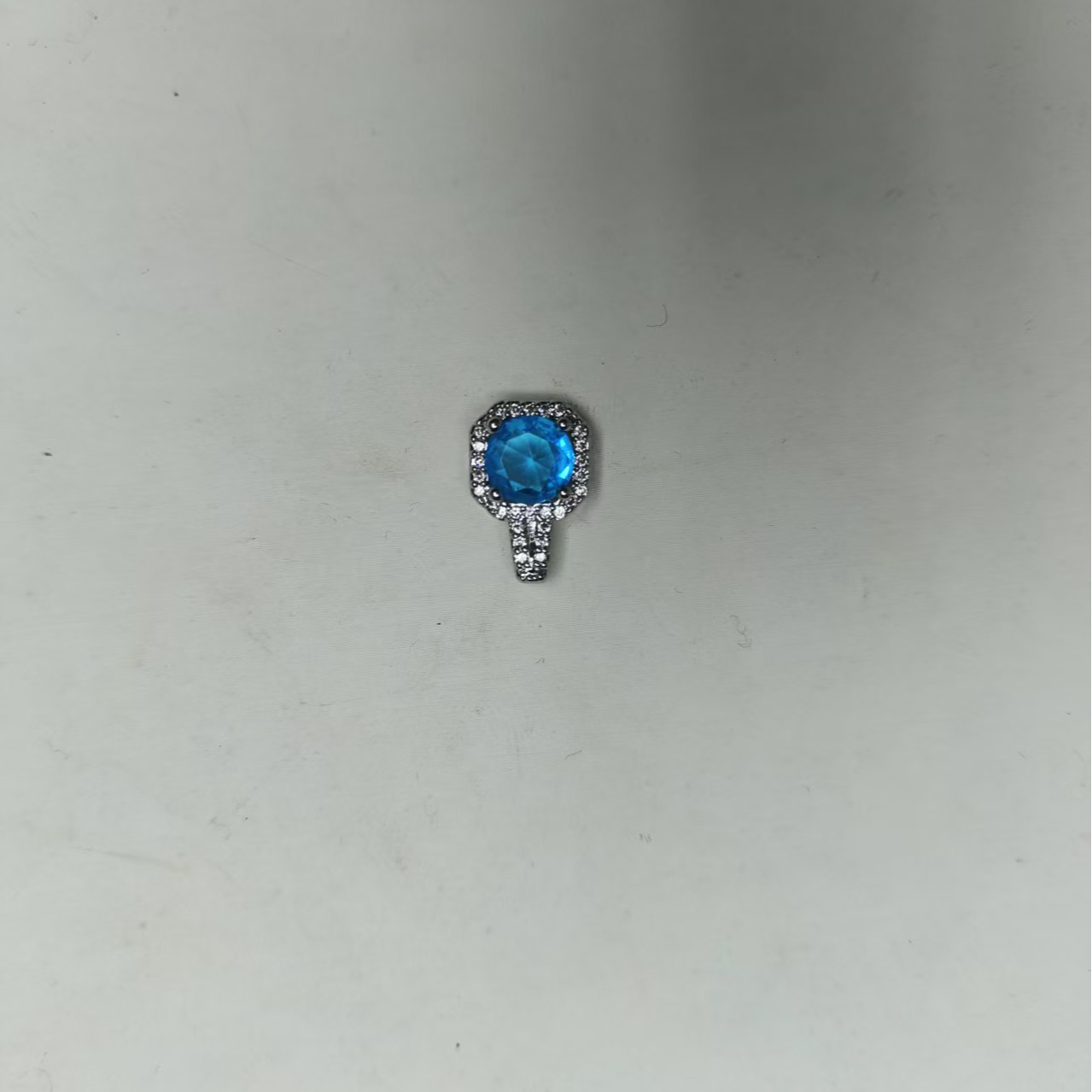 【匠心甄选】吊坠 高端大气简约时尚吊坠    684