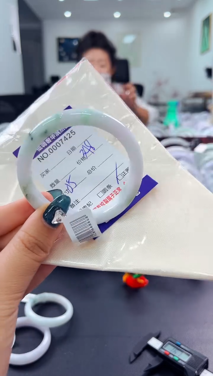 翡翠手镯未镶嵌天然缅甸A货翡翠