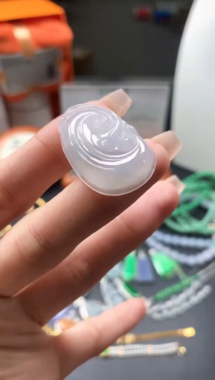 翡翠未镶嵌颈饰如意|不退不换