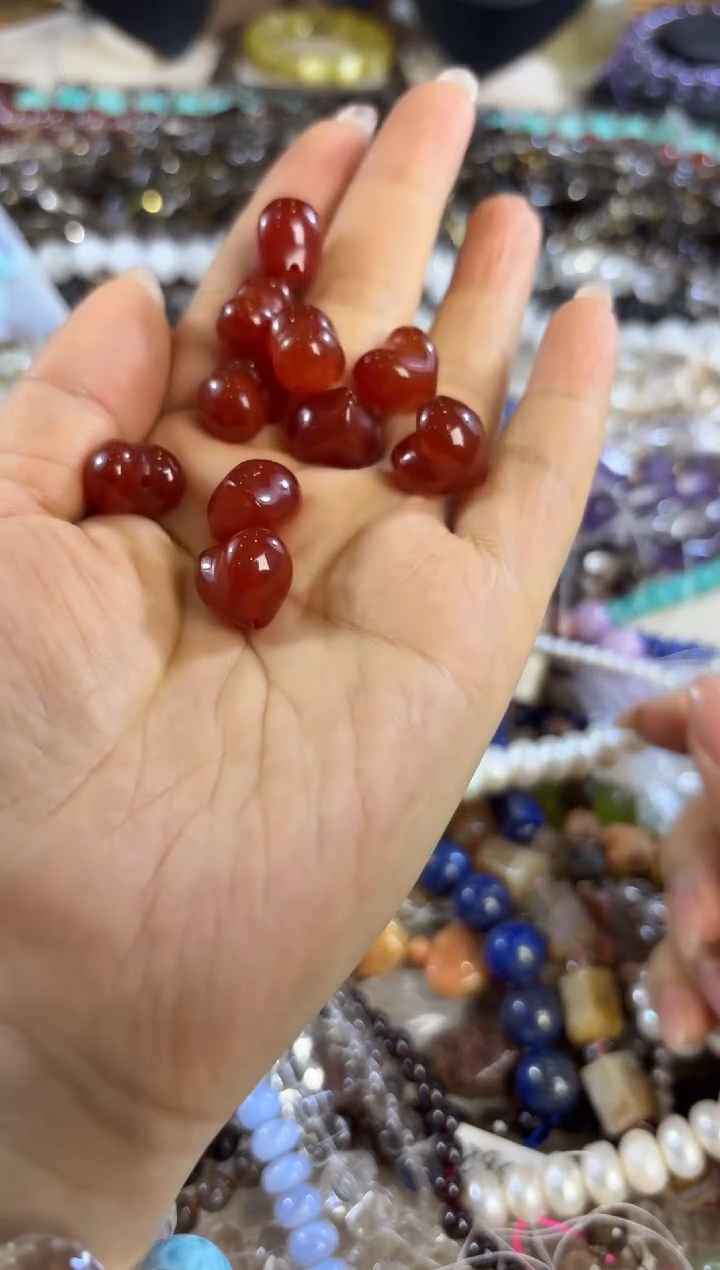 未镶嵌玛瑙/玉髓珠宝半成品为****笑爱心