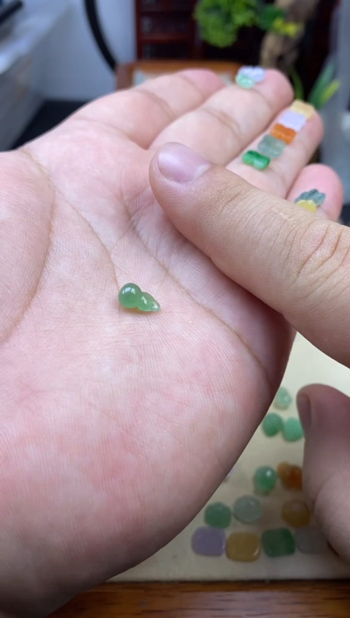 颈饰未镶嵌翡翠江*鱼翡翠