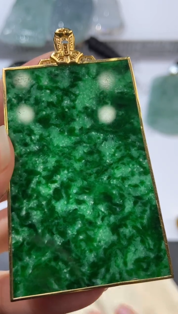 18K金镶嵌挂件翡翠379528   多人