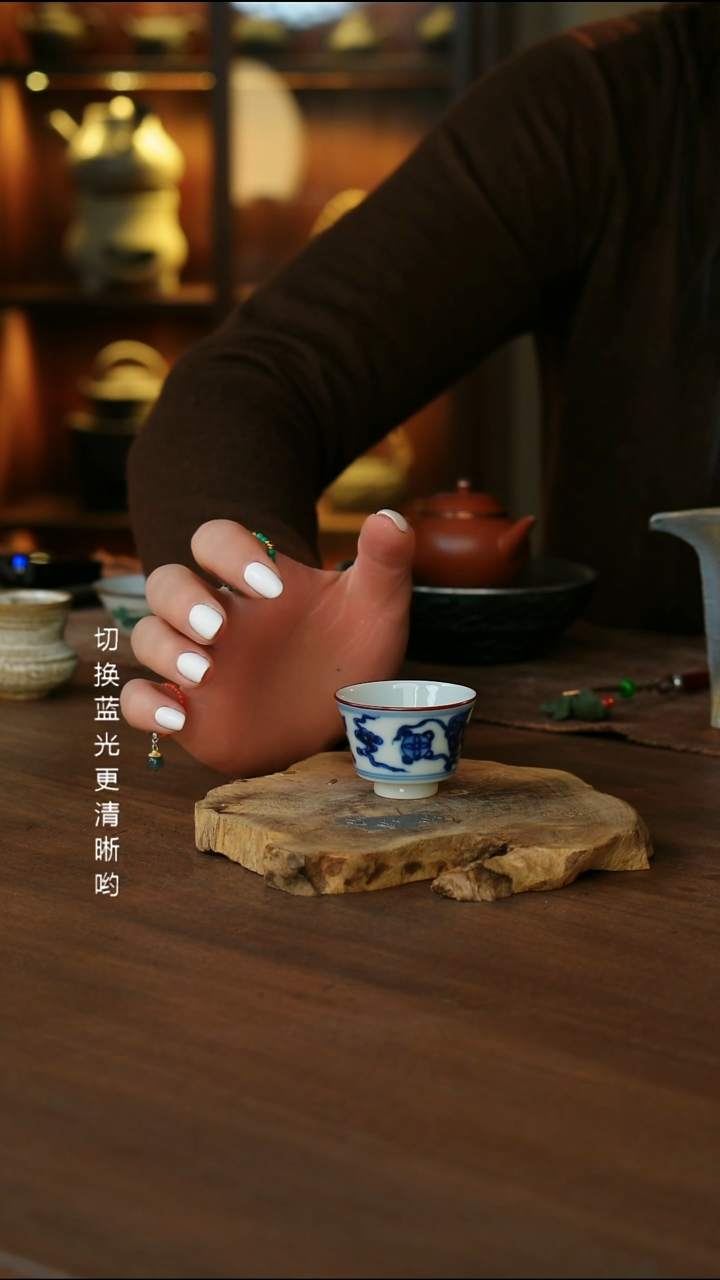 包铜青花狮子滚绣球杯.