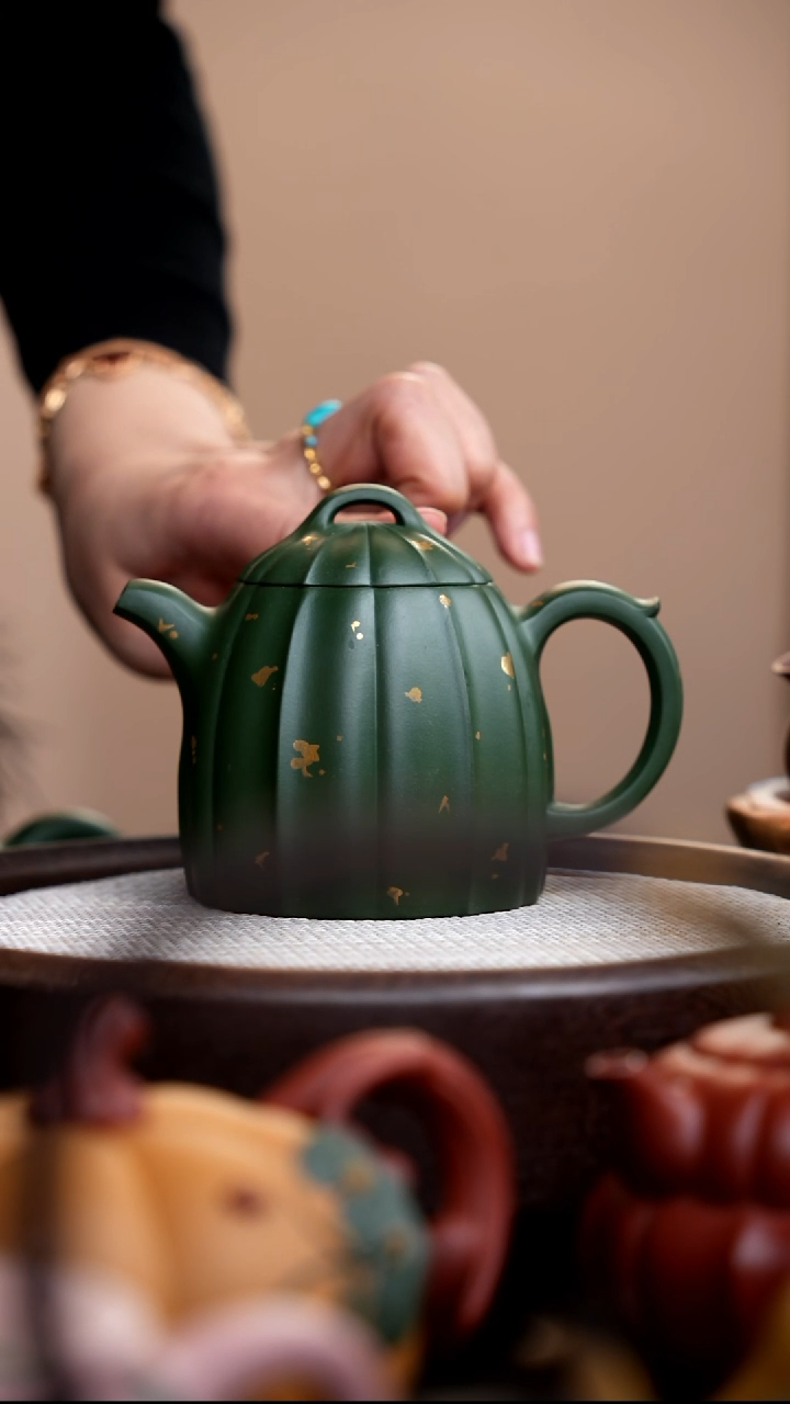 茶壶紫砂岑**?民国绿筋囊秦权描金