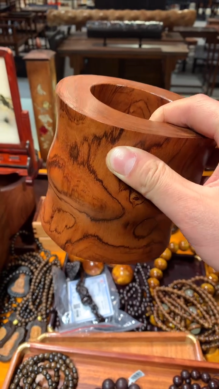 【闪购商品】花梨木类木艺笔筒