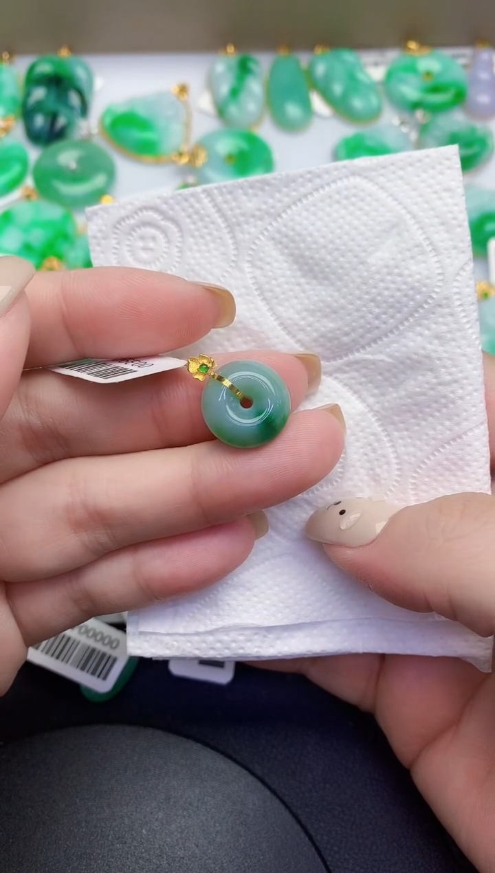 颈饰18K金镶嵌翡翠缅甸天然翡翠A货