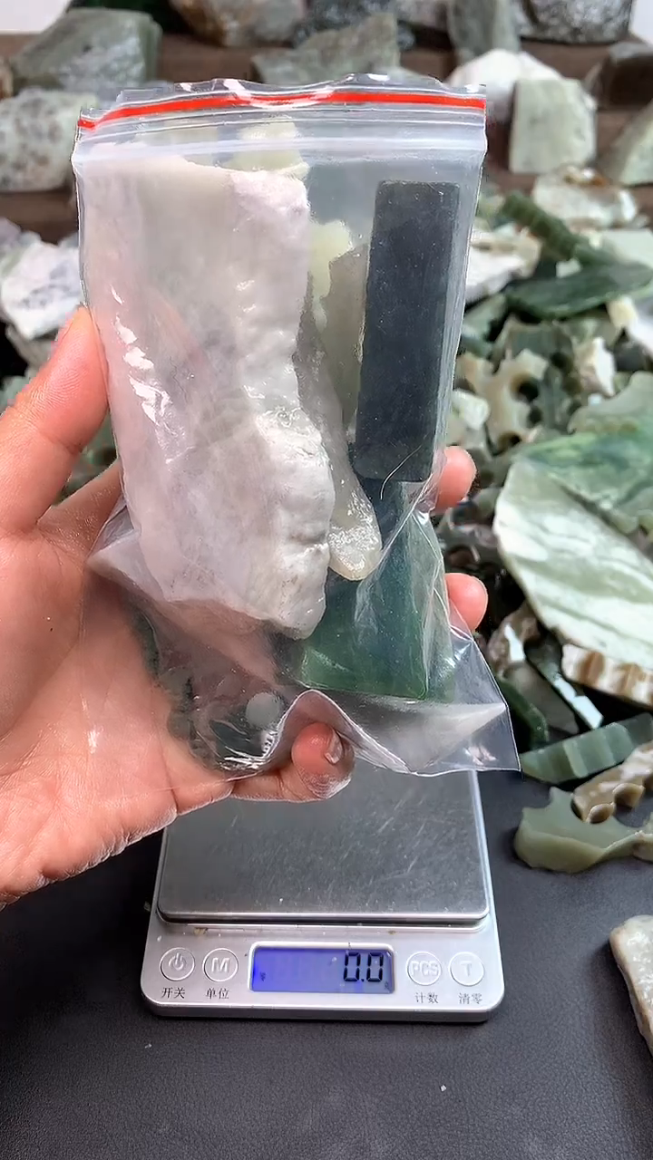 未镶嵌和田玉摆件2