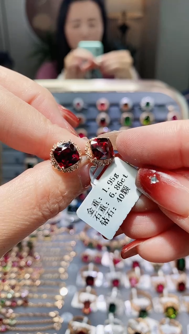 【闪购商品】石榴石耳饰18K金镶嵌6.86.
