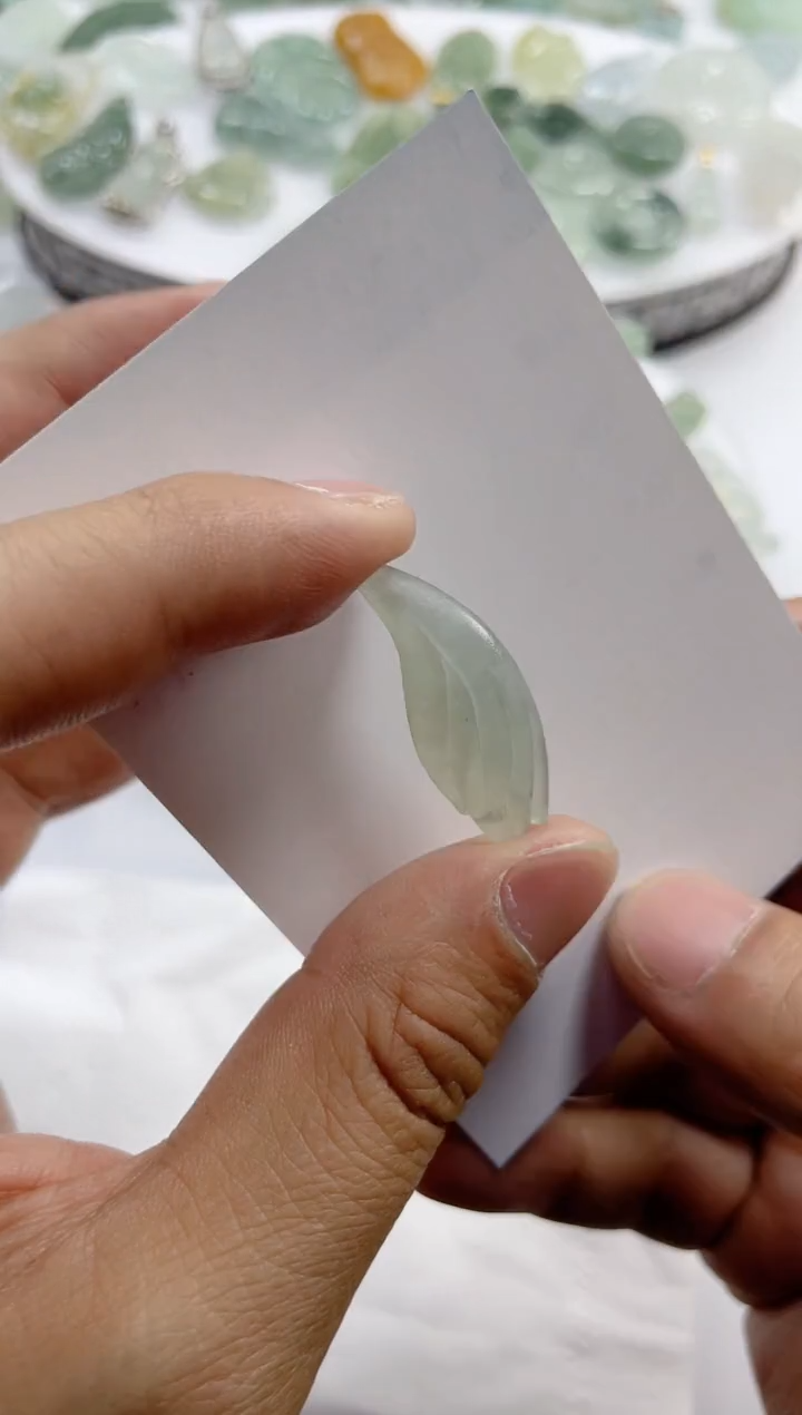 【闪购商品】翡翠未镶嵌颈饰吊坠