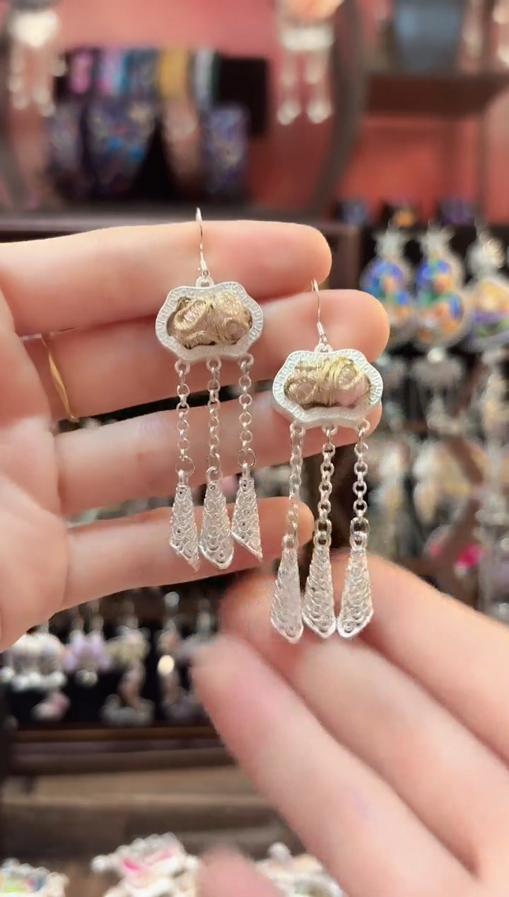 织绣云织谣老绣饰品  244