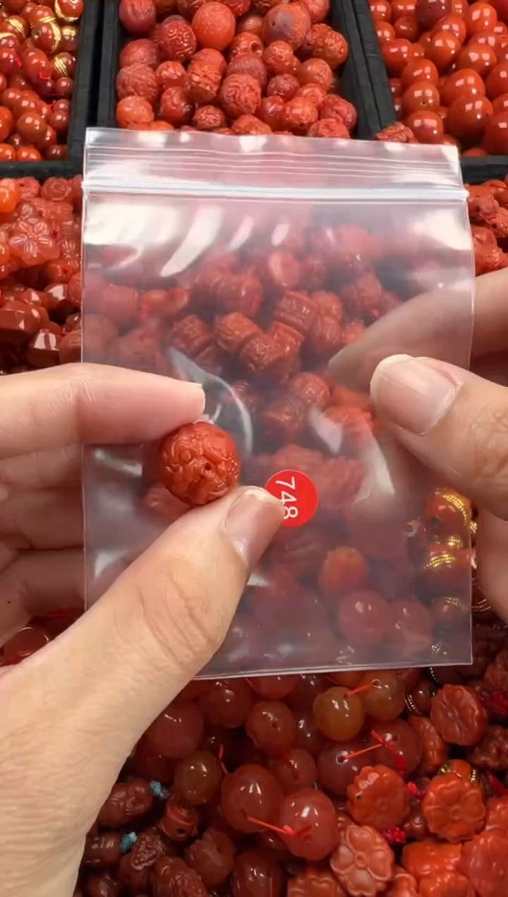 南红玛瑙未镶嵌颈饰1
