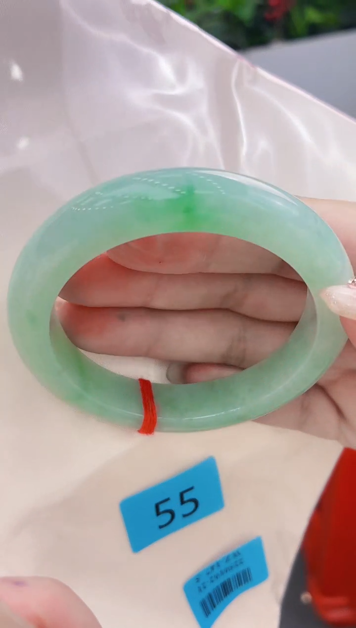 翡翠手镯未镶嵌翡翠手镯