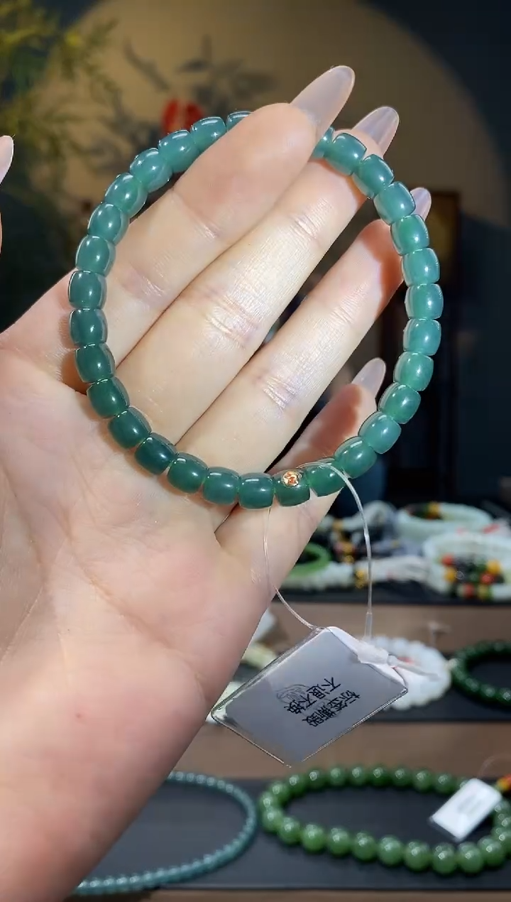 【闪购商品】翡翠手串未镶嵌6.5mm极致弧手串