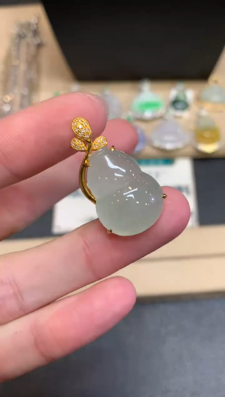 【闪购商品】翡翠颈饰18K金镶嵌葫芦【无服务费】