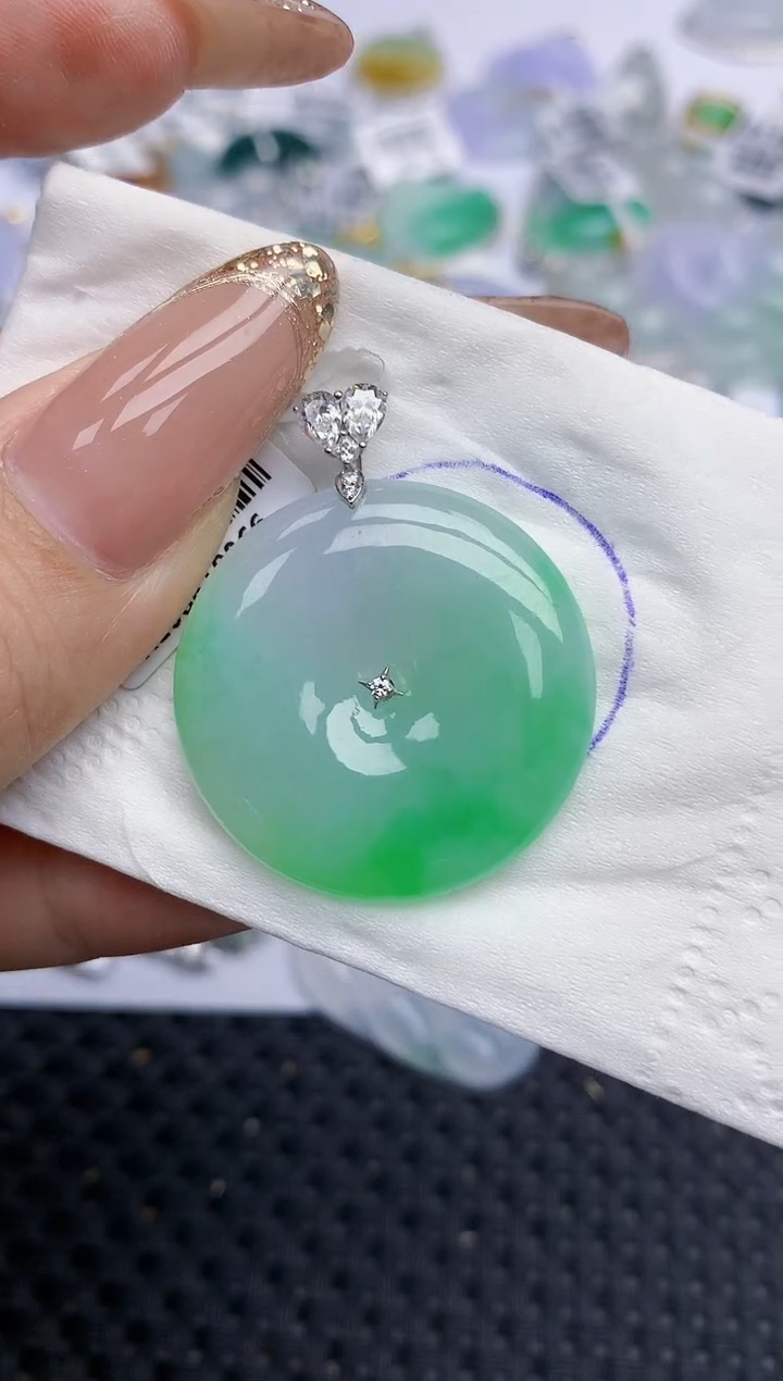 颈饰18K金镶嵌翡翠227   天然翡翠A货  百元以上9米证书费自理