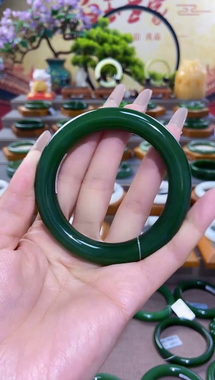 【闪购商品】和田玉手镯未镶嵌俄罗斯老坑碧玉手镯58