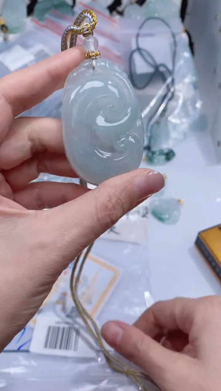 颈饰未镶嵌翡翠吊坠