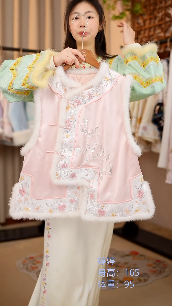 织绣非遗服饰一物一件