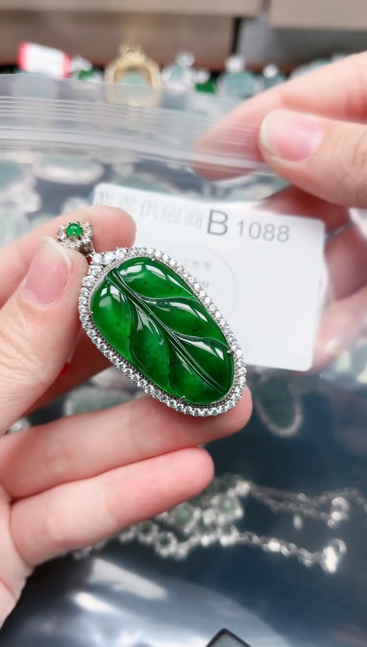 【闪购商品】翡翠颈饰银S925镶嵌1068赠皮绳