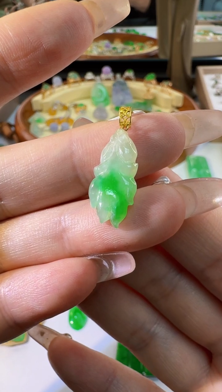 【闪购商品】翡翠颈饰18K金镶嵌缅甸翡翠A货吊坠