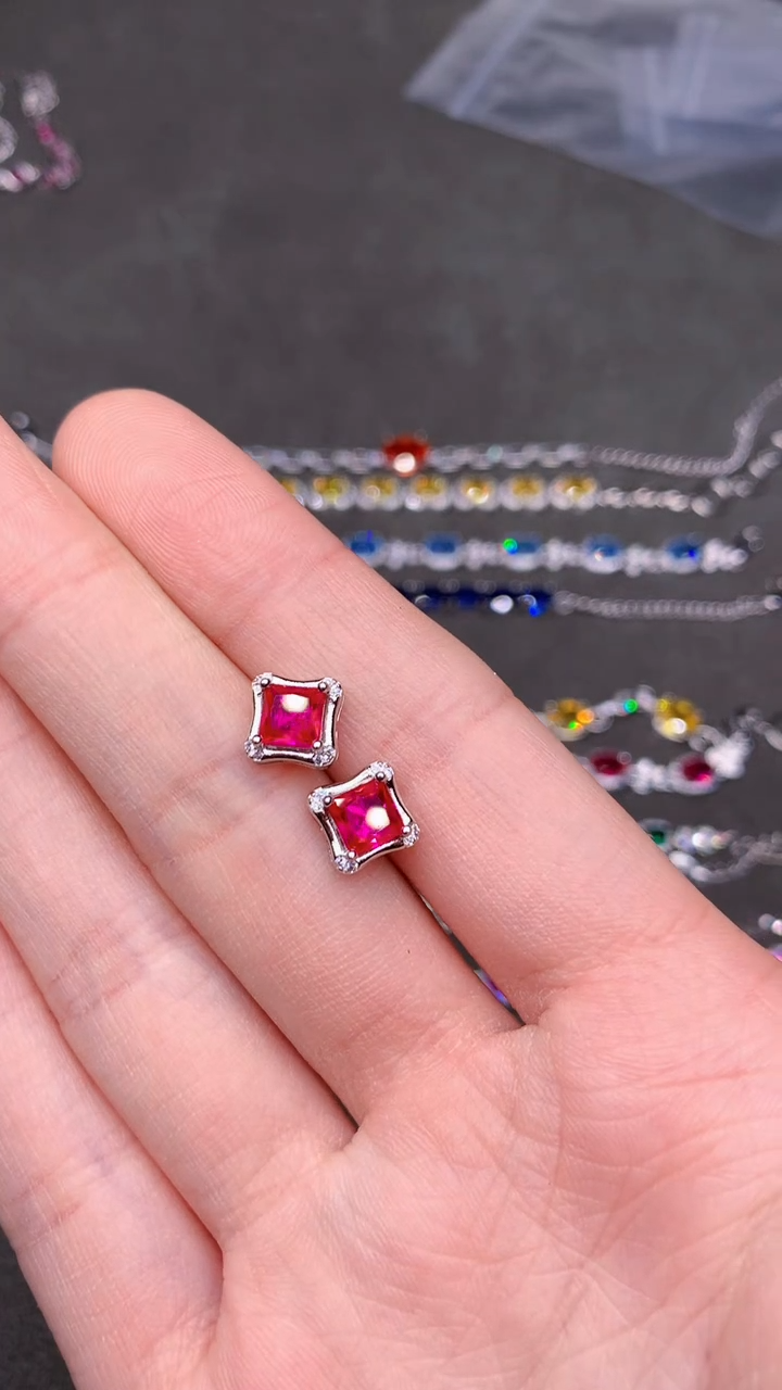 【闪购商品】红宝石耳饰银S925镶嵌.......