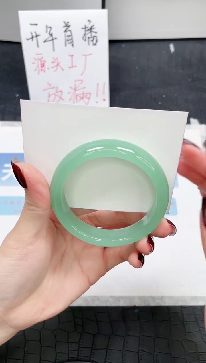 【闪购商品】石英质玉手镯未镶嵌Q172-54.8