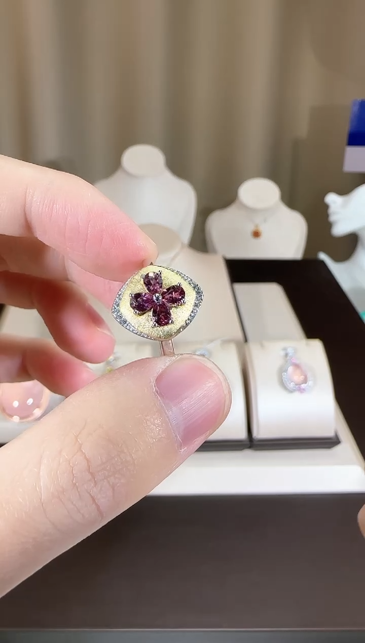 【闪购商品】石榴石戒指银S925镶嵌设计款3*5mnm