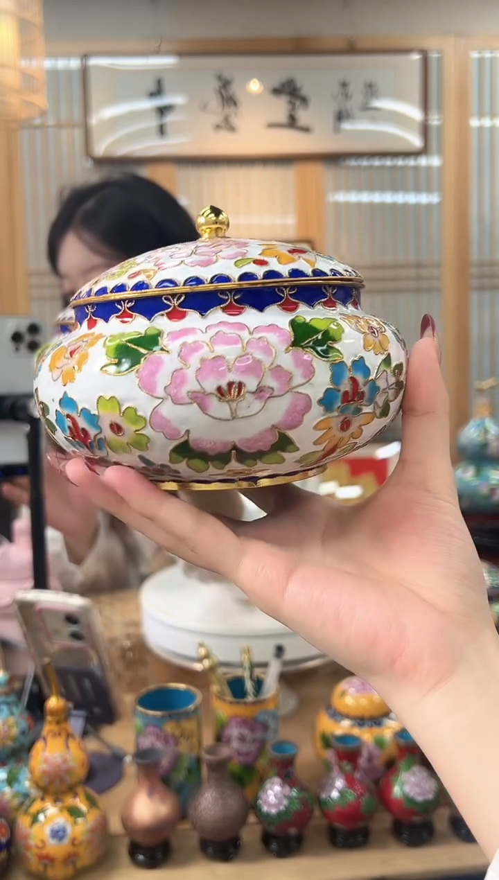 【闪购商品】景泰蓝花丝喜子罐XZG001白