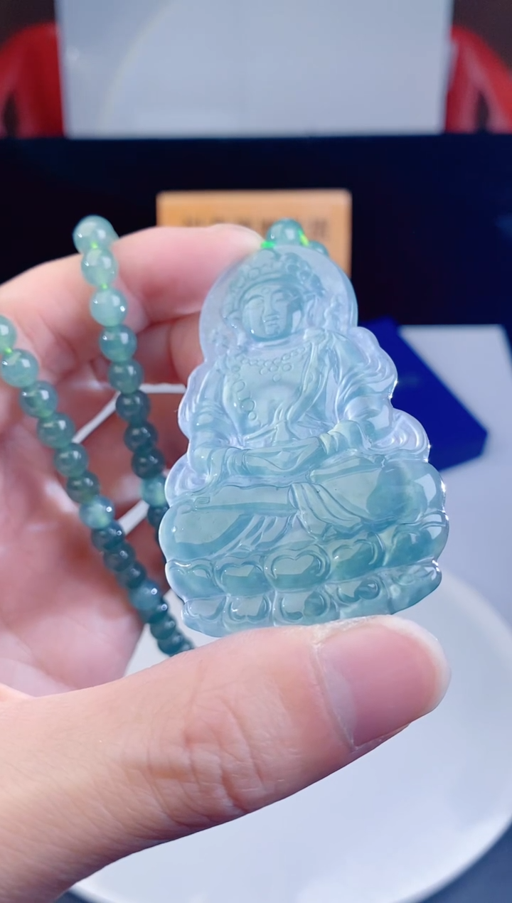 颈饰未镶嵌翡翠  