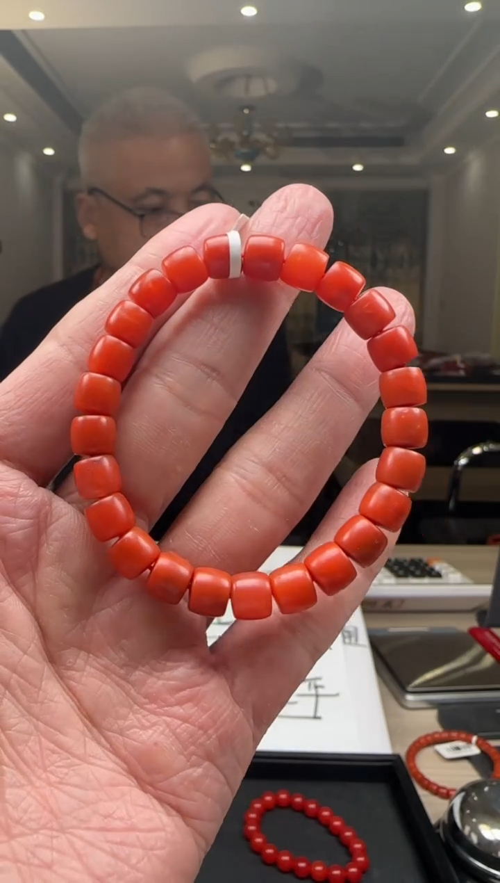 【闪购商品】南红玛瑙8mm阿东寨手串直切未镶嵌多样性发一件