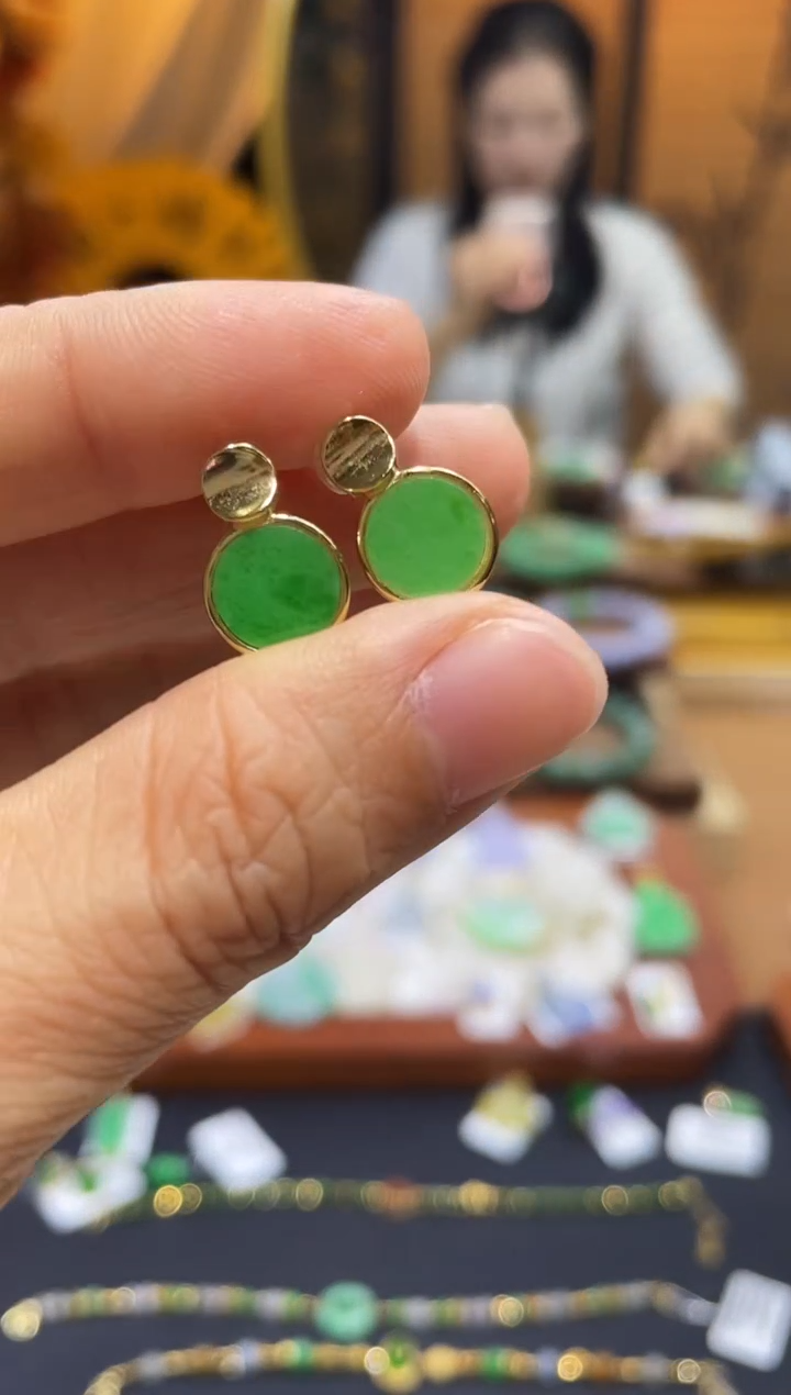 颈饰未镶嵌翡翠耳钉